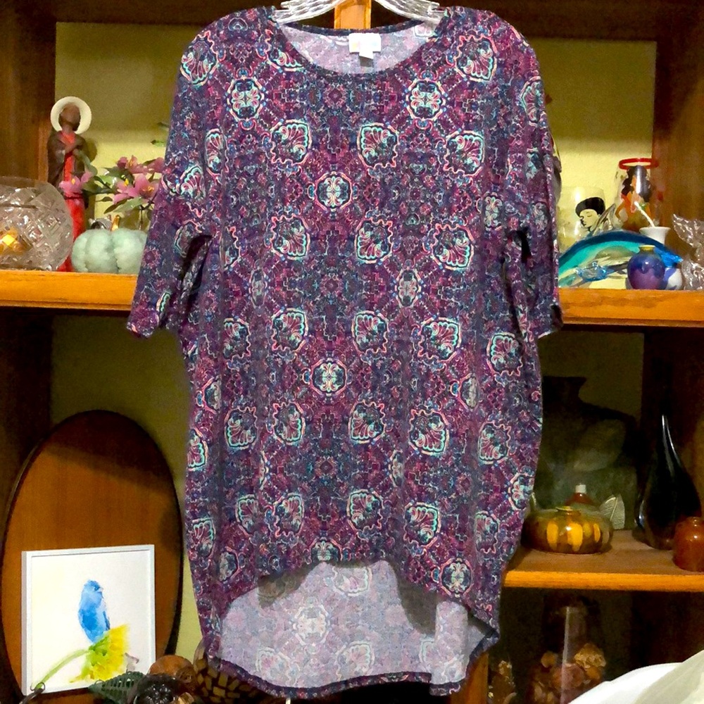 Ladies LuLaRoe “Irma” Hi/Lo Top
